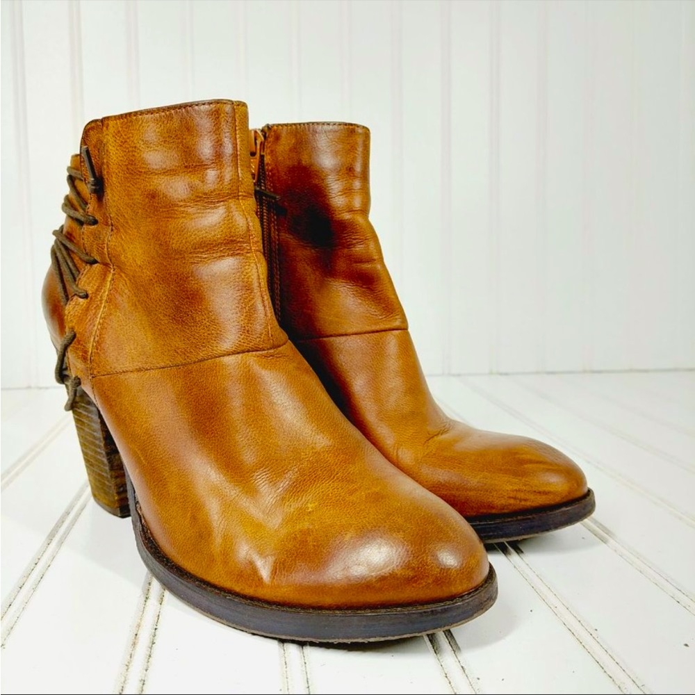 Steve Madden genuine leather size 10 slight wear, beautiful condition!